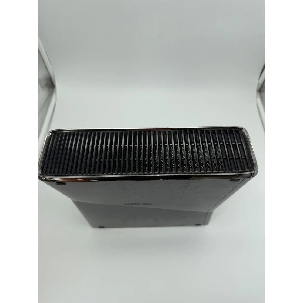 Microsoft Xbox 360 S 250GB Gloss Black Console Model 1439 with Kinect Bundle